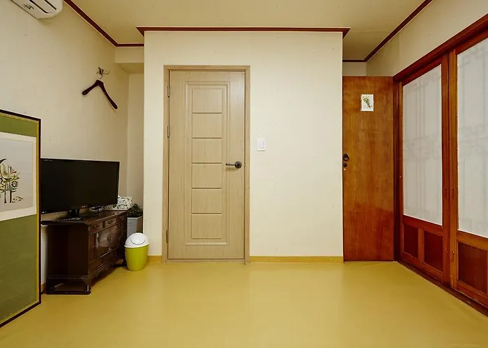 Hue Hanok 2*
