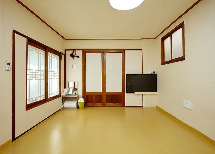 Hue Hanok 2* Seul