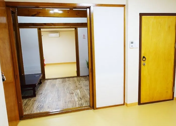 Hue Hanok 2* Seul